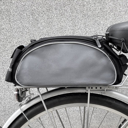 sacoche porte bagage velo photo noir et blanc